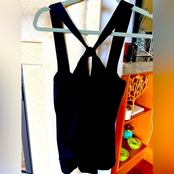 Gucci front knot tank top size M in pristine condition. Gucci logo at the back - Picture 1 of 13